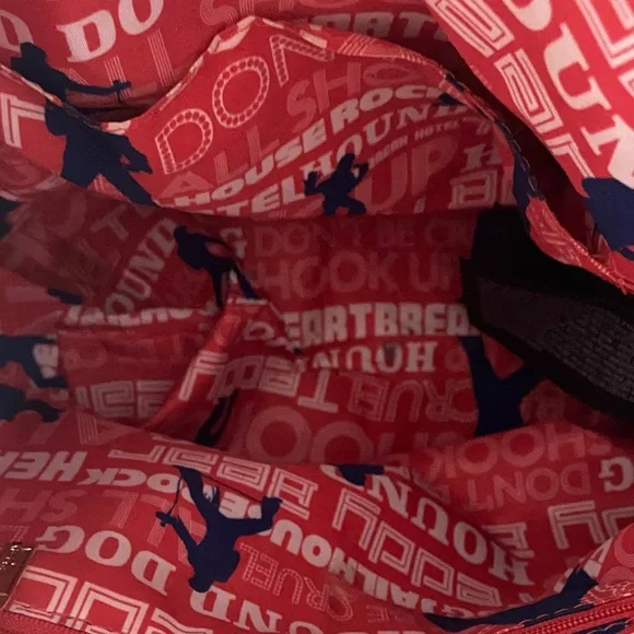 Stylish White Shoulder Bag with Red and Blue Design - Picture 4 of 13